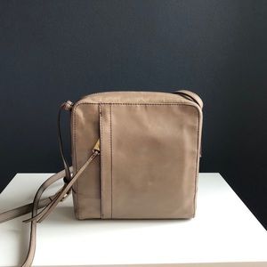 Hobo international crossbody purse handbag taupe